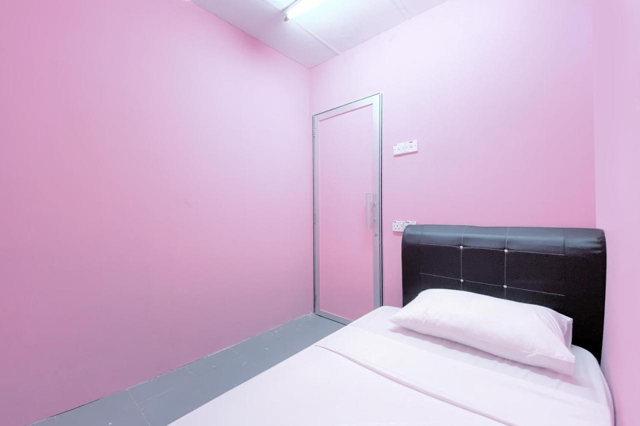 Spot On 90123 Rainbow Guest House George Town Exteriör bild