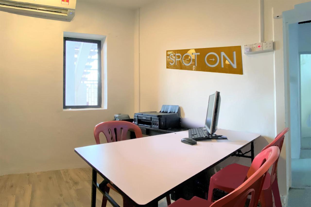 Spot On 90123 Rainbow Guest House George Town Exteriör bild